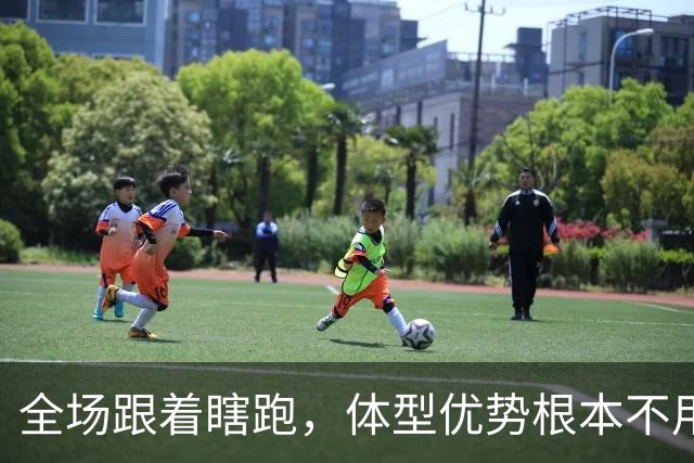 全场跟着瞎跑，体型优势根本不用，中国男篮被日本牵着走